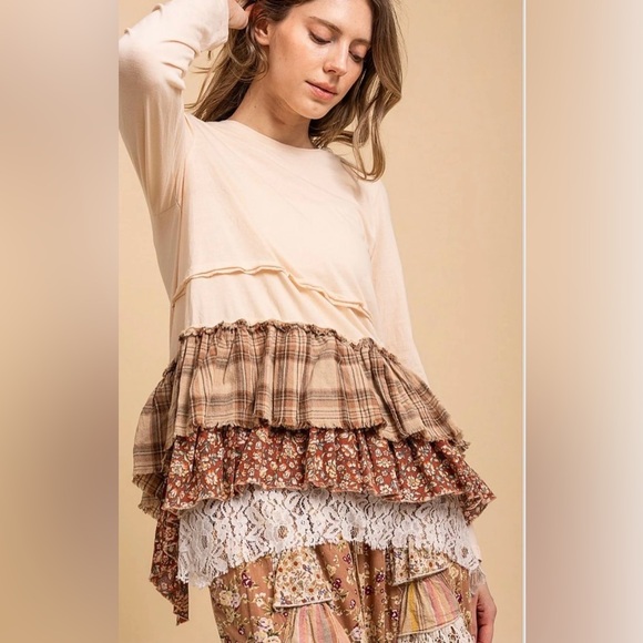 Bluevelvet Tops - NWT Bluevelvet Blue Velvet Ruffle Lace bottom Long Sleeve Top size medium